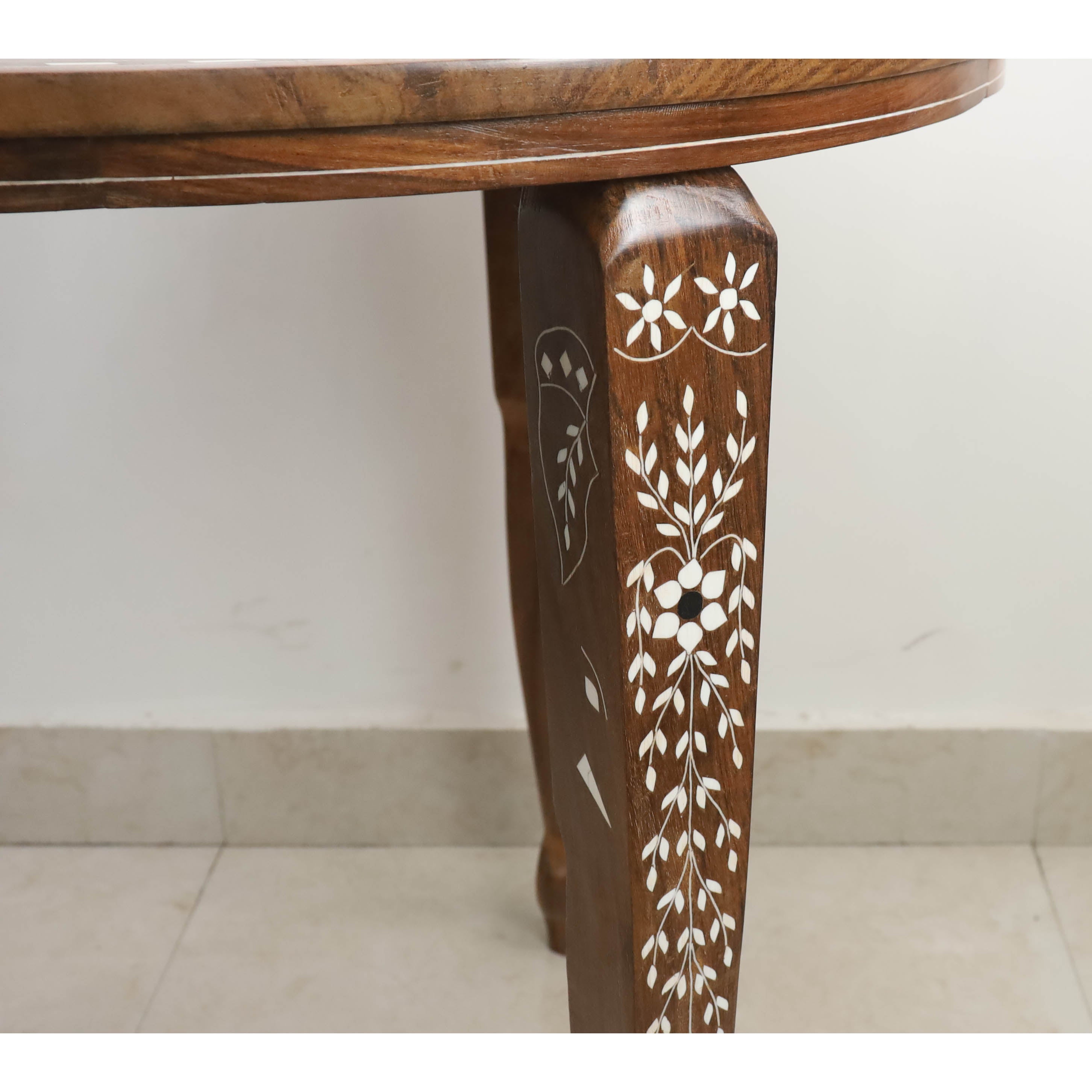 24" Boutique Luxury Round Chess Board Table with Staunton Chess Pieces - Weighted Ebonised Boxwood
